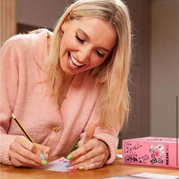 Burn Book Mean Girls The Party Game xx - Picture 6 of 8